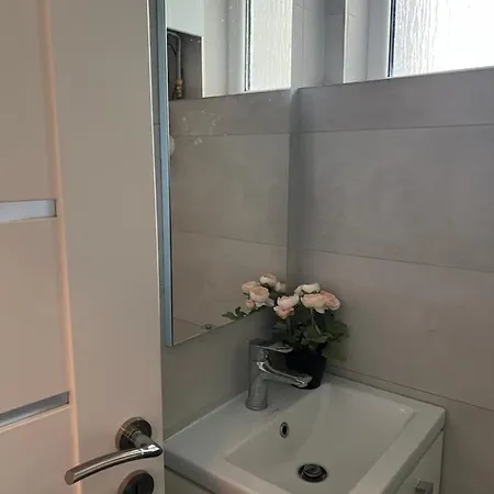 Lägenhet Lovely Flat In The Center Self-check